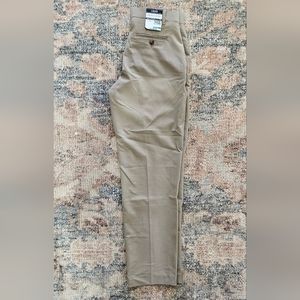 NWT Boys Reg 16 Izod Khakis Flat Front Stretch 29" inseam